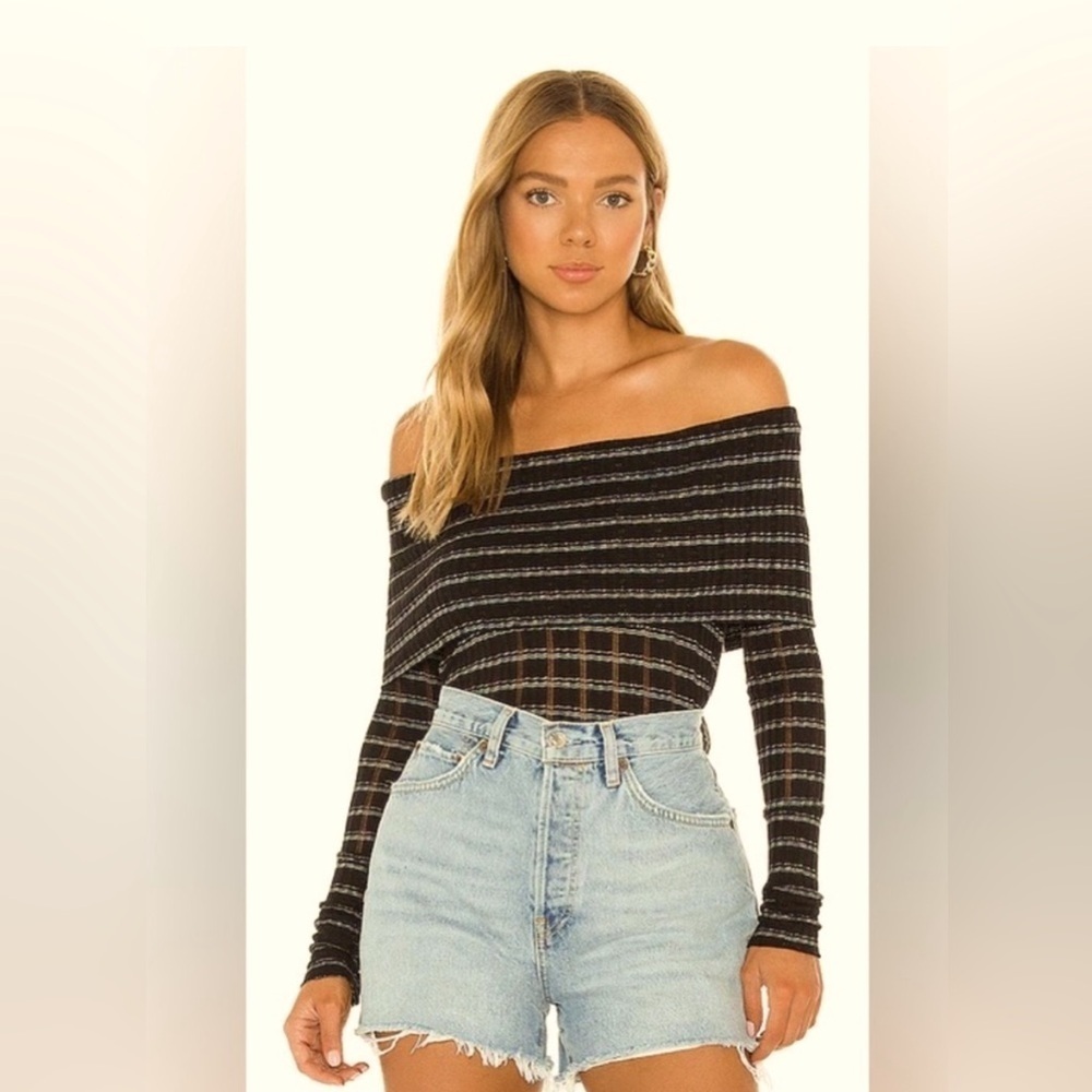 Free People Snowbunny Girlfriend off the shoulder top size med stretchy fabric